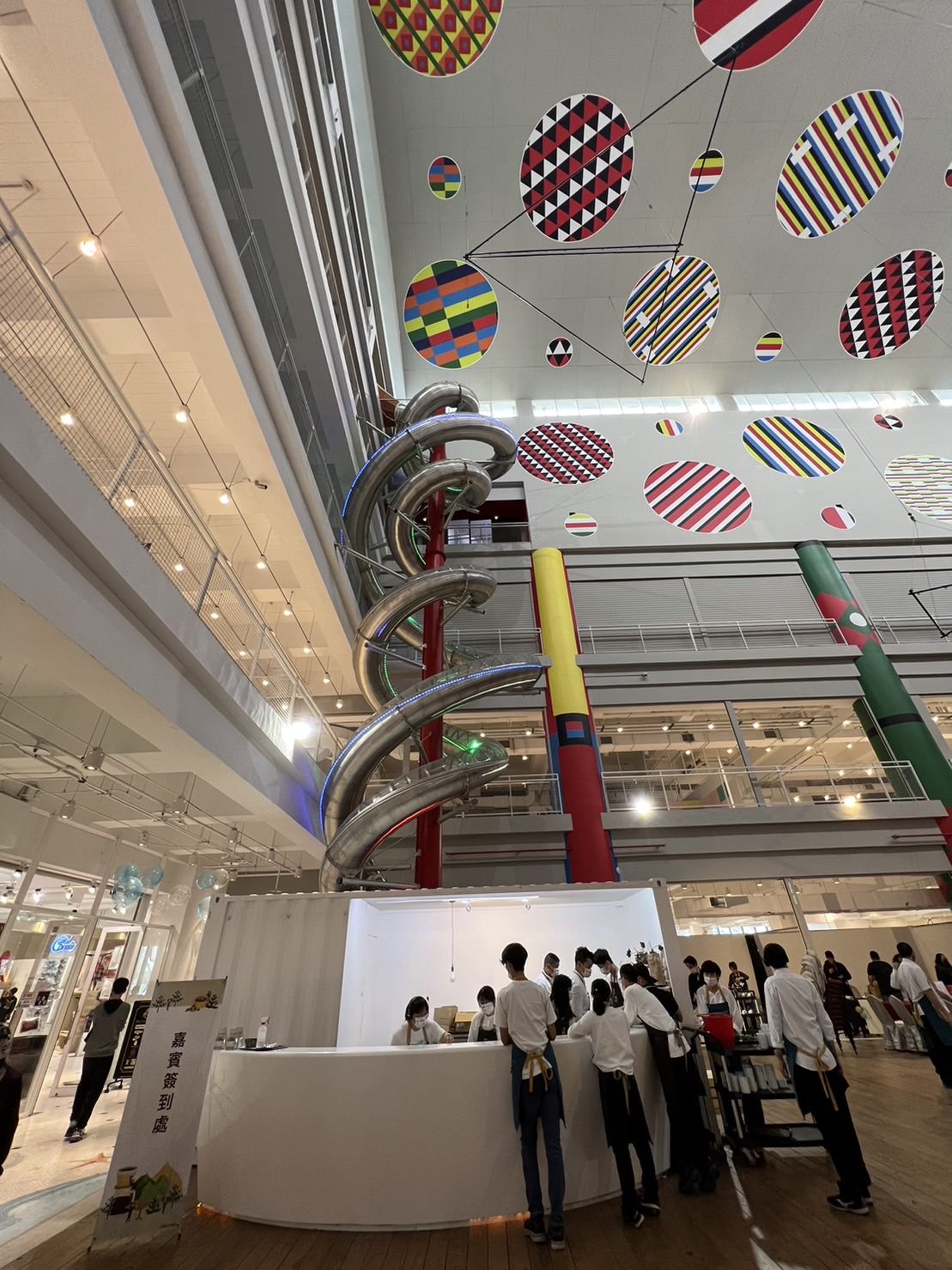 花蓮兩日輕鬆遊│花蓮糖廠│炸彈蔥油餅│星巴克貨櫃屋│【20221215】旅遊日記 - 第25張圖 新天堂樂園