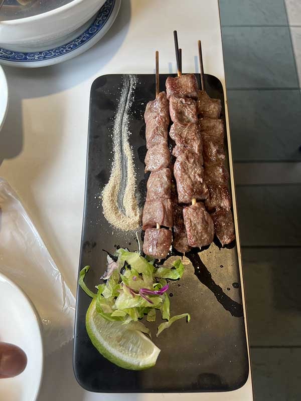 【台南美食推薦】永林綜合料理:美食誘惑,讓你忘懷一切的好滋味│台南美食│台南北區美食 - 第8張圖 永林綜合料理牛肉串