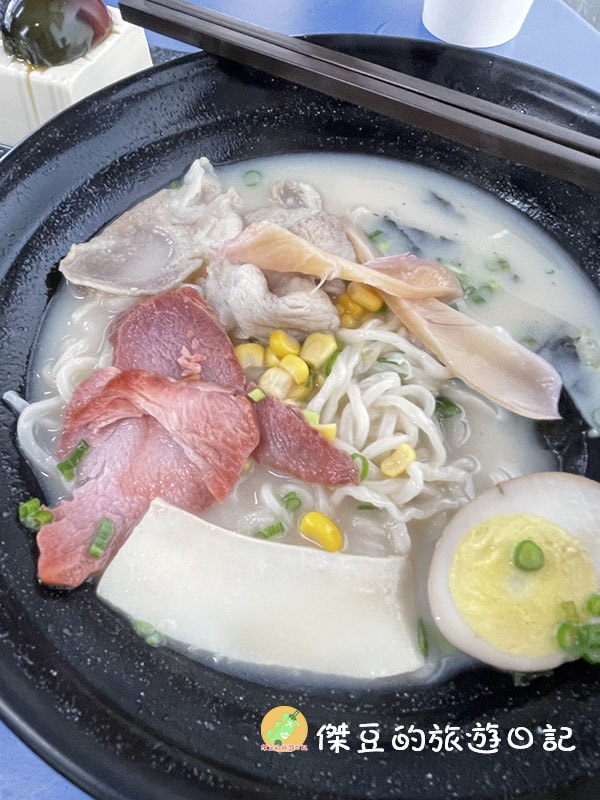 高雄苓雅極品豚骨拉麵:豚骨與麻辣的完美結合│高雄美食│高雄苓雅│高雄拉麵 - 第5張圖 高雄苓雅極品豚骨拉麵