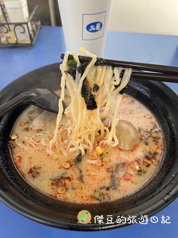 高雄苓雅極品豚骨拉麵:豚骨與麻辣的完美結合│高雄美食│高雄苓雅│高雄拉麵 - 第7張圖 高雄苓雅極品豚骨拉麵
