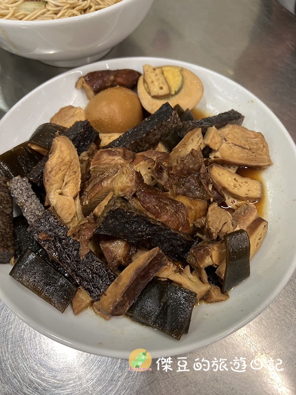 台南鼎DING小北店榨菜肉絲乾麵│滷味+乾麵,鼎DING的經典滋味一次擁有│台南美食│台南北區 - 第7張圖 台南鼎DING小北店榨菜肉絲乾麵