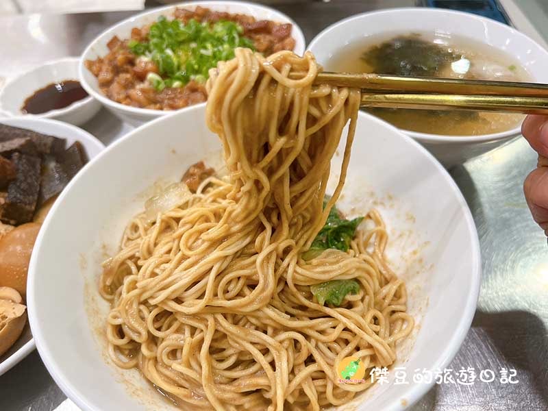 台南鼎DING小北店榨菜肉絲乾麵│滷味+乾麵,鼎DING的經典滋味一次擁有│台南美食│台南北區 - 第4張圖 台南鼎DING小北店榨菜肉絲乾麵