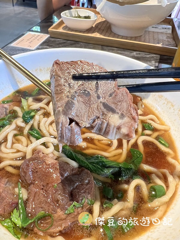 台南水交社相聚場麵聚場牛肉麵——濃厚湯頭與美味小食的完美結合│台南美食│台南南區 - 第6張圖 台南水交社相聚場麵聚場牛肉麵