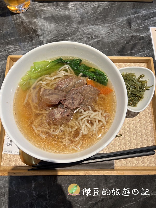 台南水交社相聚場麵聚場牛肉麵——濃厚湯頭與美味小食的完美結合│台南美食│台南南區 - 第9張圖 台南水交社相聚場麵聚場牛肉麵