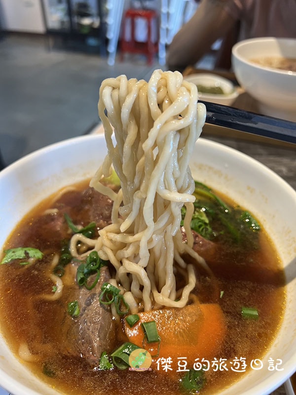 台南水交社相聚場麵聚場牛肉麵——濃厚湯頭與美味小食的完美結合│台南美食│台南南區 - 第8張圖 台南水交社相聚場麵聚場牛肉麵