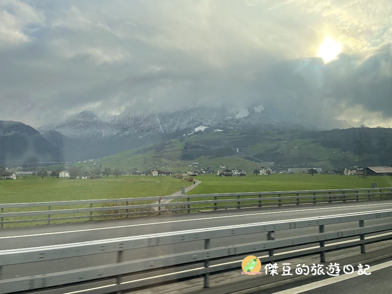 歐洲瑞士火車初體驗:從聖加倫到策馬特的浪漫雪景與文化探索│國外旅遊│德國瑞士 - 第15張圖