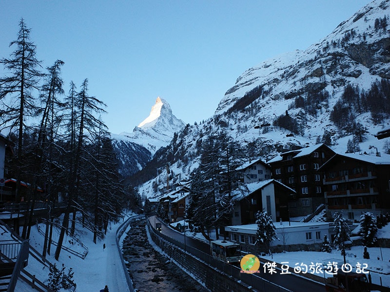 歐洲瑞士馬特洪峰必看!日照馬特洪峰山美景、登山纜車與巧克力鍋初體驗心得│歐洲瑞士│德國瑞士 - 第3張圖 歐洲瑞士馬特洪峰必看
