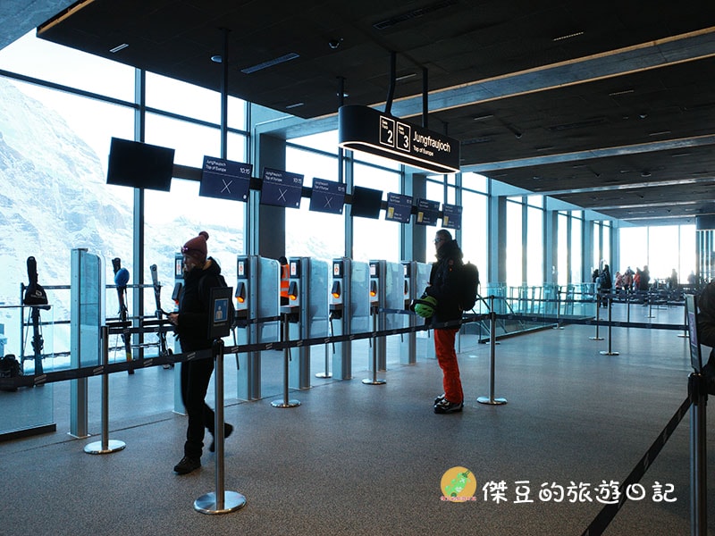 【德瑞旅行日記】歐洲瑞士少女峰初體驗、玄彬湖打卡、廬森聖誕市集一日遊│歐洲旅遊│德國瑞士 - 第3張圖 歐洲瑞士少女峰初體驗