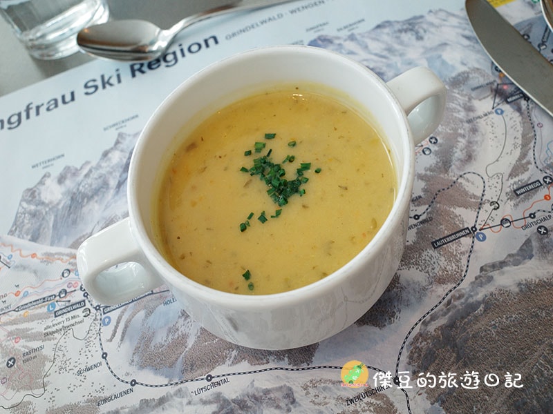 【德瑞旅行日記】歐洲瑞士少女峰初體驗、玄彬湖打卡、廬森聖誕市集一日遊│歐洲旅遊│德國瑞士 - 第8張圖
