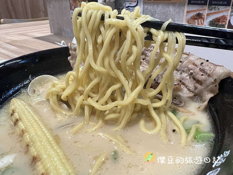 【高雄美食】麵匡匡拉麵食堂 高雄岡山店|炙燒培根牛香蒜蛤蜊拉麵豪華登場,用料超實在的一碗療癒系拉麵! - 第12張圖 麵匡匡拉麵食堂