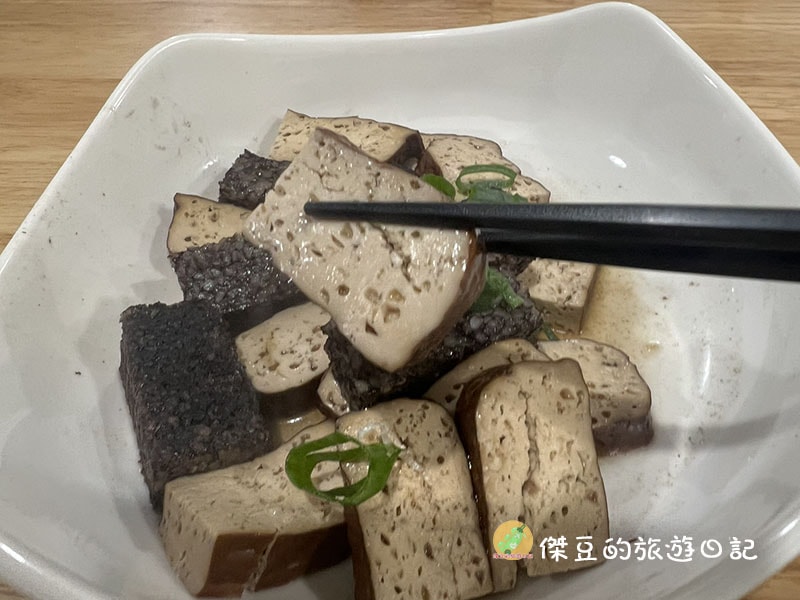 【台南美食】台南北區一府牛肉麵|手工拉麵搭配濃郁湯頭,豆乾米血滷味也超有水準│台南北區 - 第7張圖 台南北區一府牛肉麵