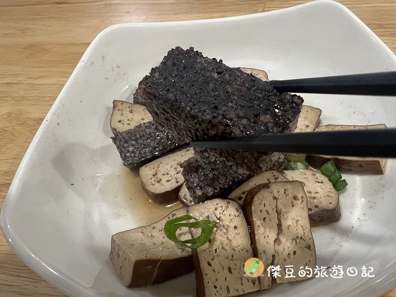 【台南美食】台南北區一府牛肉麵|手工拉麵搭配濃郁湯頭,豆乾米血滷味也超有水準│台南北區 - 第8張圖 台南北區一府牛肉麵