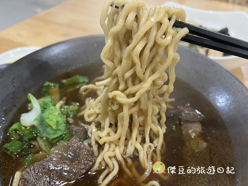 【台南美食】台南北區一府牛肉麵|手工拉麵搭配濃郁湯頭,豆乾米血滷味也超有水準│台南北區 - 第4張圖 台南北區一府牛肉麵