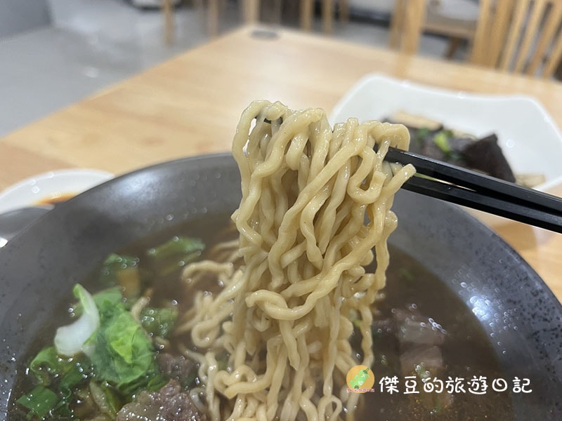 【台南美食】台南北區一府牛肉麵|手工拉麵搭配濃郁湯頭,豆乾米血滷味也超有水準│台南北區 - 第5張圖 台南北區一府牛肉麵