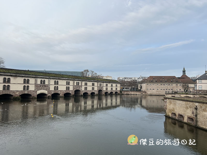 聖誕紅酒香中漫步:走進歐洲首都史特拉斯堡與法蘭克福的節慶童話│歐洲旅遊│德國瑞士│法國 - 第7張圖