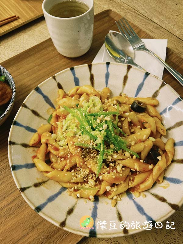 【台南南區溫記手作麵】羅勒蘑菇 & 煙女花辣醬,純素食也能這麼好吃│台南南區 - 第11張圖