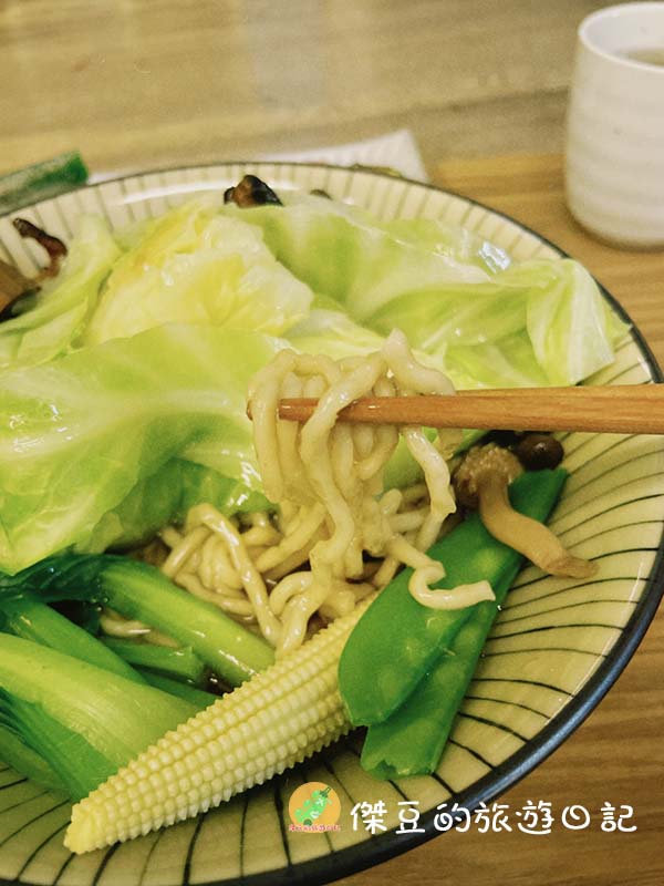 【台南南區溫記手作麵】羅勒蘑菇 & 煙女花辣醬,純素食也能這麼好吃│台南南區 - 第9張圖