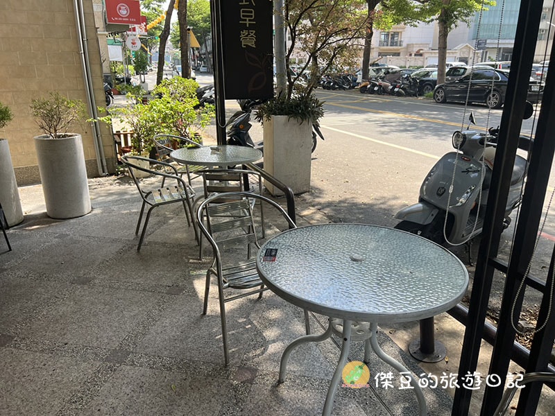 台南里歐歐式早餐育德店|卡啦雞堡、BBQ漢堡、熱狗薯條,一早就滿足大食胃│台南北區 - 第8張圖 台南里歐歐式早餐育德店