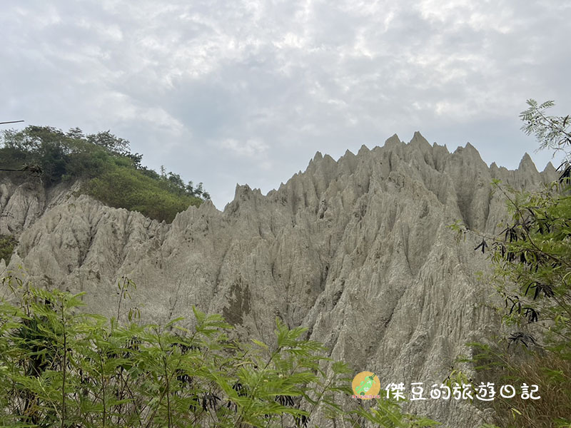 高雄漯底山自然公園|早晨40分鐘輕鬆登頂,享受鳥語花香與壯闊惡地美景│高雄美景│高雄彌陀 - 第4張圖 高雄漯底山自然公園