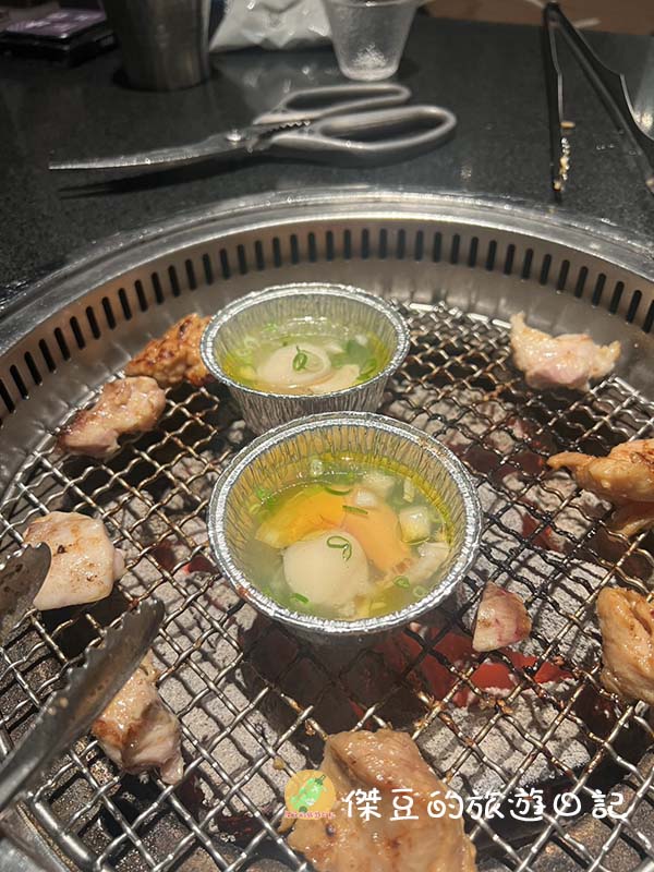 【美食推薦】台南碳佐麻里新興店|燒肉控的天堂!安格斯牛小排、蒜蝦飯、三味雞每一道都驚艷│台南南區 - 第13張圖