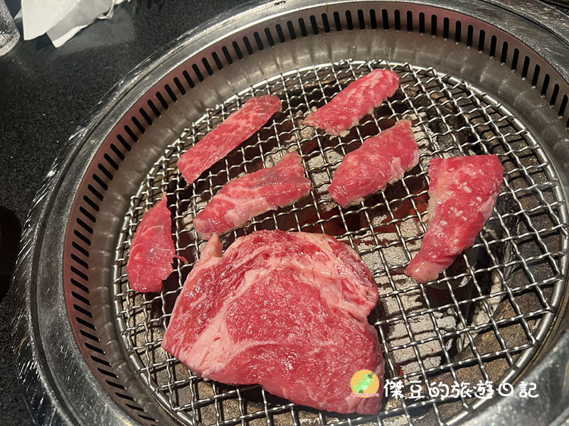 【美食推薦】台南碳佐麻里新興店|燒肉控的天堂!安格斯牛小排、蒜蝦飯、三味雞每一道都驚艷│台南南區 - 第8張圖 台南碳佐麻里新興店