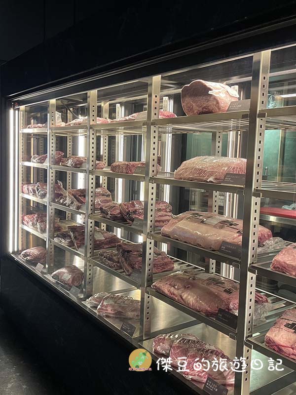 【美食推薦】台南碳佐麻里新興店|燒肉控的天堂!安格斯牛小排、蒜蝦飯、三味雞每一道都驚艷│台南南區 - 第30張圖