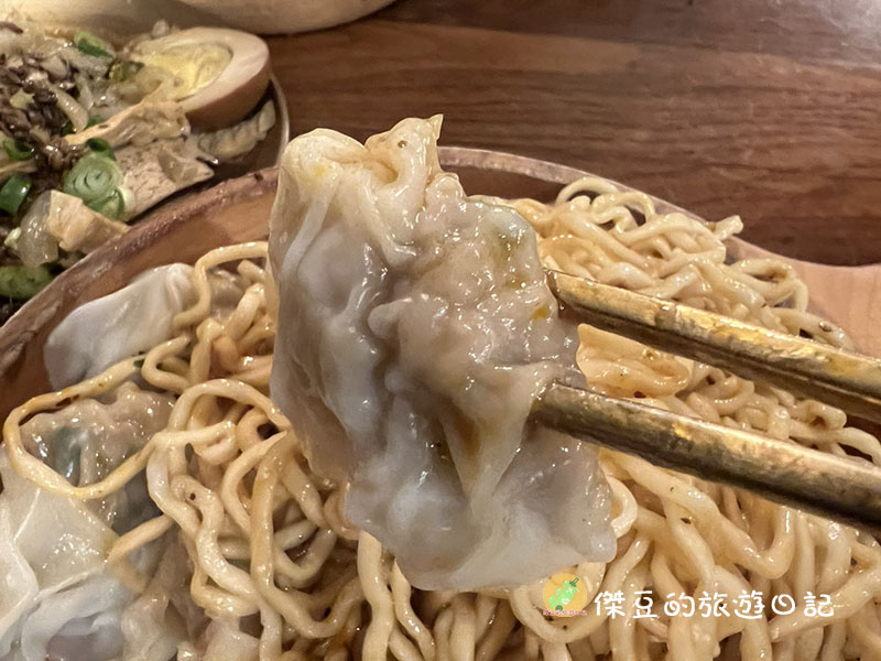 台南隱藏在巷弄的葉明致青年店｜香燒椒麵、乾意麵、滷味通通好吃！上禮拜吃過直接愛上│台南中西│台南美食