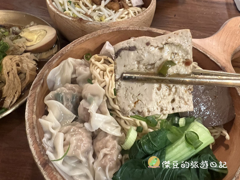 台南隱藏在巷弄的葉明致青年店｜香燒椒麵、乾意麵、滷味通通好吃！上禮拜吃過直接愛上│台南中西│台南美食