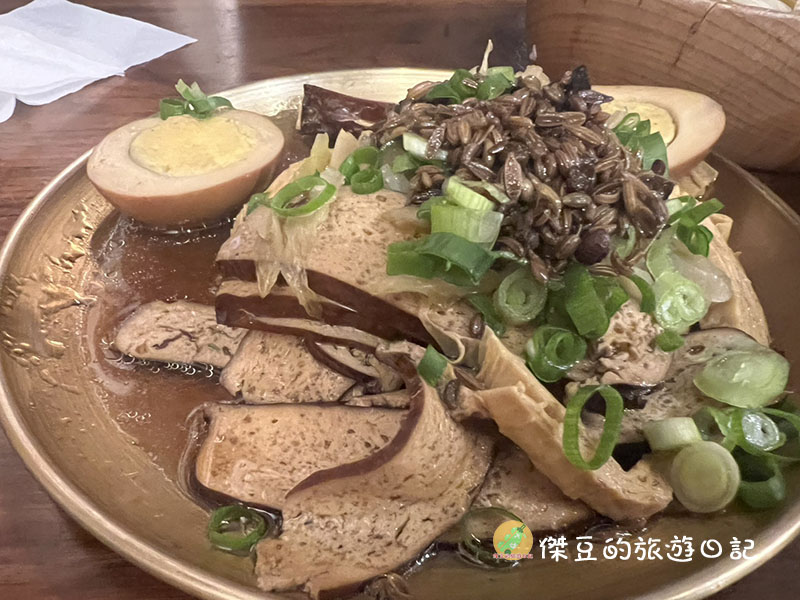 台南隱藏在巷弄的葉明致青年店｜香燒椒麵、乾意麵、滷味通通好吃！上禮拜吃過直接愛上│台南中西│台南美食