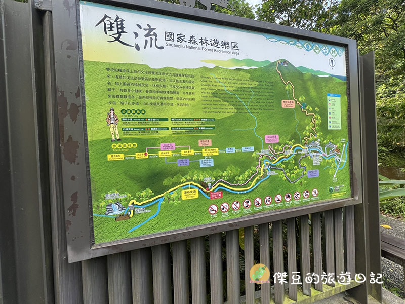 屏東秘境|南迴雙流國家森林遊樂區:IG 爆紅「水上跳石」超好拍!溪水清澈見底,瀑布步道實走心得 - 第11張圖 屏東秘境|南迴雙流國家森林遊樂區:IG 爆紅「水上跳石」超好拍!溪水清澈見底,瀑布步道實走心得