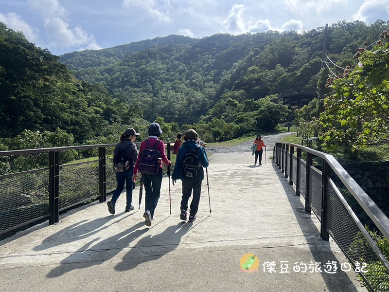 屏東秘境|南迴雙流國家森林遊樂區:IG 爆紅「水上跳石」超好拍!溪水清澈見底,瀑布步道實走心得 - 第15張圖 南迴雙流國家森林遊樂區