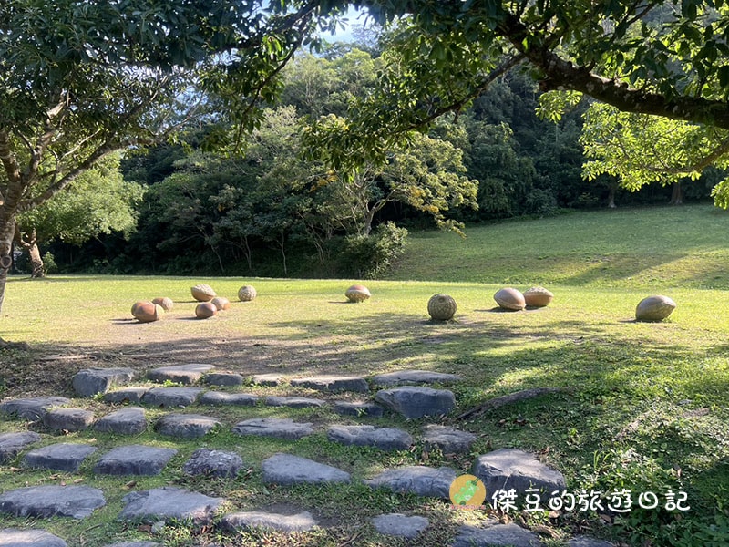 屏東秘境|南迴雙流國家森林遊樂區:IG 爆紅「水上跳石」超好拍!溪水清澈見底,瀑布步道實走心得 - 第23張圖 屏東秘境|南迴雙流國家森林遊樂區:IG 爆紅「水上跳石」超好拍!溪水清澈見底,瀑布步道實走心得
