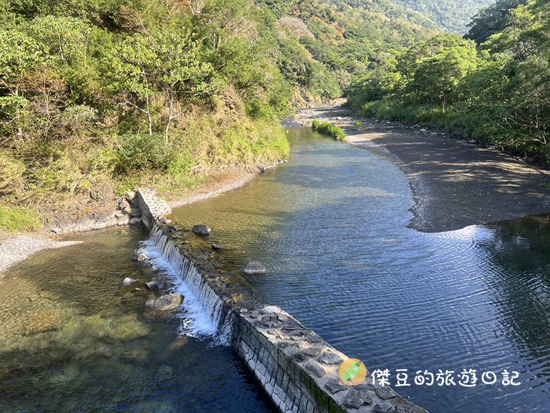 屏東秘境|南迴雙流國家森林遊樂區:IG 爆紅「水上跳石」超好拍!溪水清澈見底,瀑布步道實走心得 - 第24張圖 屏東秘境|南迴雙流國家森林遊樂區:IG 爆紅「水上跳石」超好拍!溪水清澈見底,瀑布步道實走心得