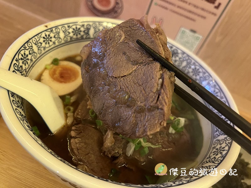 【台南北區美食】「叁佰碗育德店」用餐心得：白飯無限續加超滿足！激推乾鍋牛腱飯，肉嫩入味必點