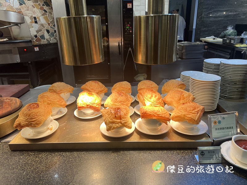 完全不像在吃素!台北板橋果然匯心得分享:湯頭濃郁的牛肉麵+入味麻辣臭豆腐,好吃到忘記沒肉這回事。 - 第15張圖 完全不像在吃素!台北板橋果然匯心得分享:湯頭濃郁的牛肉麵+入味麻辣臭豆腐,好吃到忘記沒肉這回事。