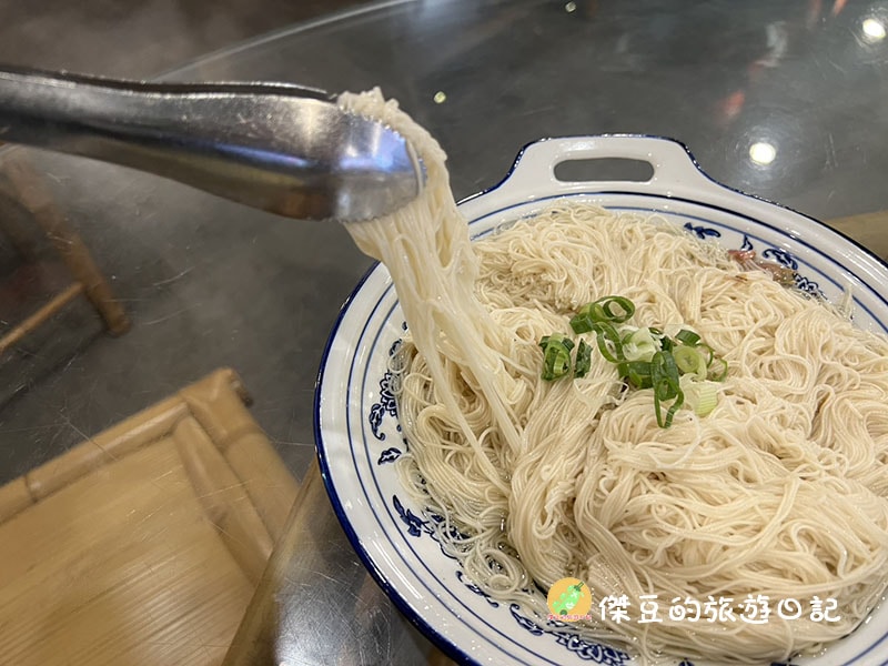 【台南白河美食】少人數也能吃烤雞！金黃脆皮的竹香園甕缸雞實吃心得：竹筍湯超鮮甜│關子嶺美食