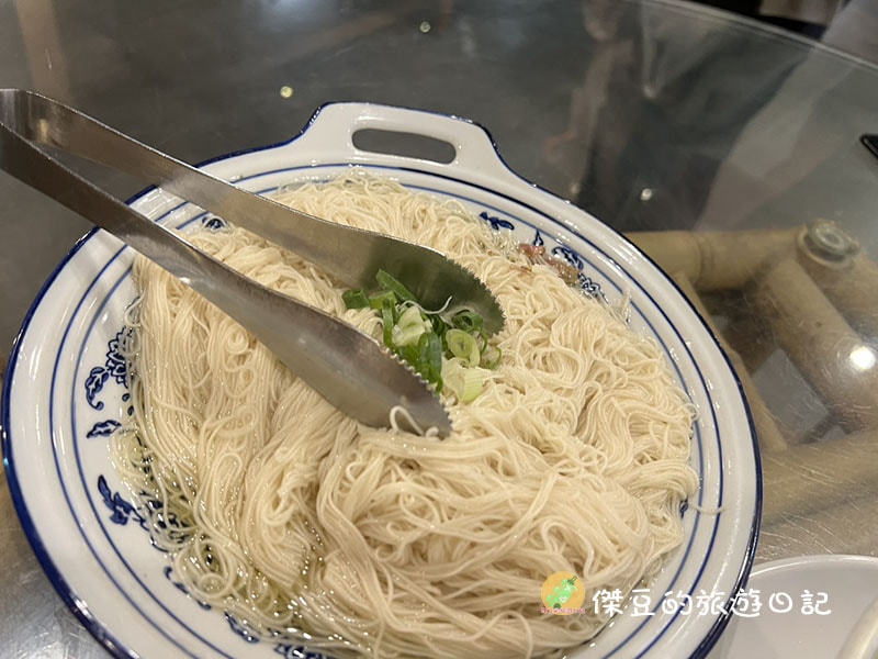 【台南白河美食】少人數也能吃烤雞！金黃脆皮的竹香園甕缸雞實吃心得：竹筍湯超鮮甜│關子嶺美食