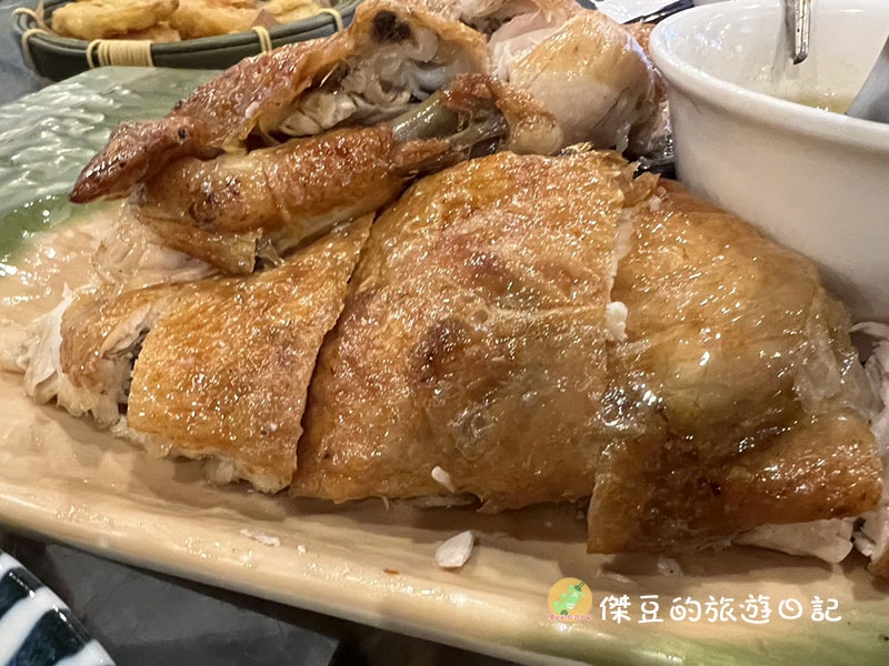 金黃脆皮的竹香園甕缸雞