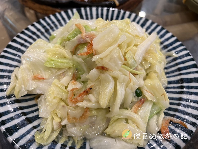 金黃脆皮的竹香園甕缸雞
