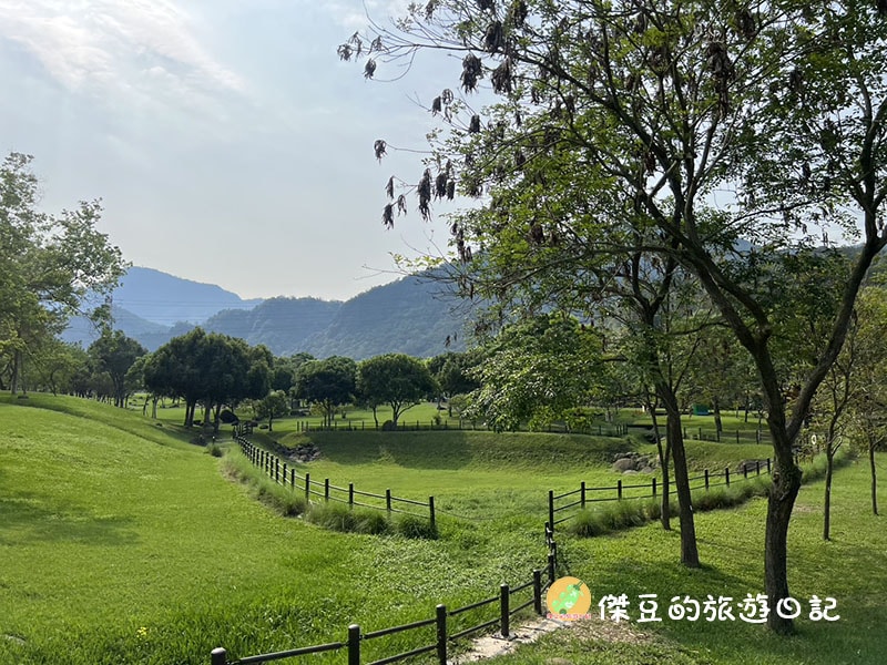 【阿里山公路必遊】旺萊山愛情大草原遊記：超大方！整塊土鳳梨酥免費試吃，搭配解膩果醋太完美│嘉義番路鄉