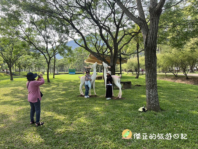 【阿里山公路必遊】旺萊山愛情大草原遊記：超大方！整塊土鳳梨酥免費試吃，搭配解膩果醋太完美│嘉義番路鄉