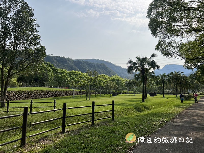 【阿里山公路必遊】旺萊山愛情大草原遊記：超大方！整塊土鳳梨酥免費試吃，搭配解膩果醋太完美│嘉義番路鄉