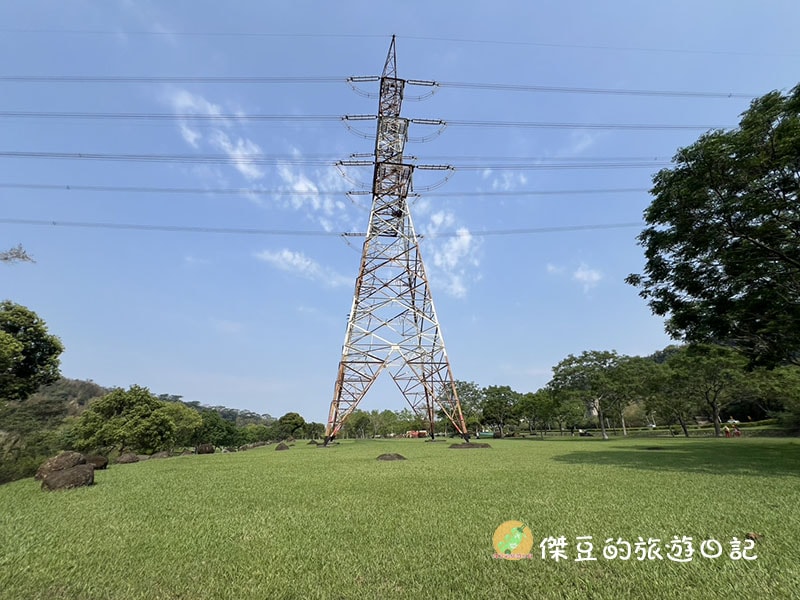 【阿里山公路必遊】旺萊山愛情大草原遊記：超大方！整塊土鳳梨酥免費試吃，搭配解膩果醋太完美│嘉義番路鄉