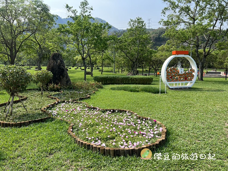 【阿里山公路必遊】旺萊山愛情大草原遊記：超大方！整塊土鳳梨酥免費試吃，搭配解膩果醋太完美│嘉義番路鄉