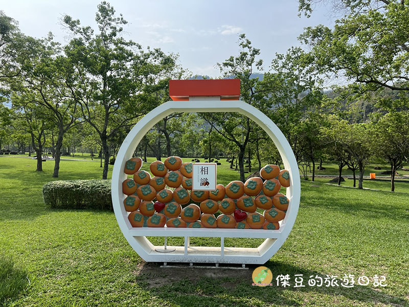 【阿里山公路必遊】旺萊山愛情大草原遊記：超大方！整塊土鳳梨酥免費試吃，搭配解膩果醋太完美│嘉義番路鄉