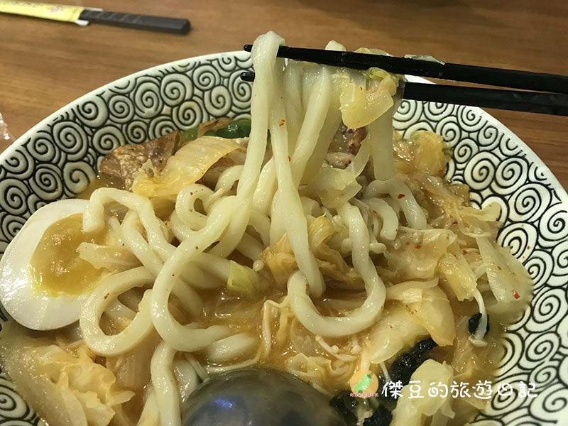 【桃園食記】八德必吃三禾手打麵!泡菜湯頭濃郁、雞肉超軟嫩,讓人心情大好的美味晚餐│桃園八德 - 第3張圖 八德必吃三禾手打麵