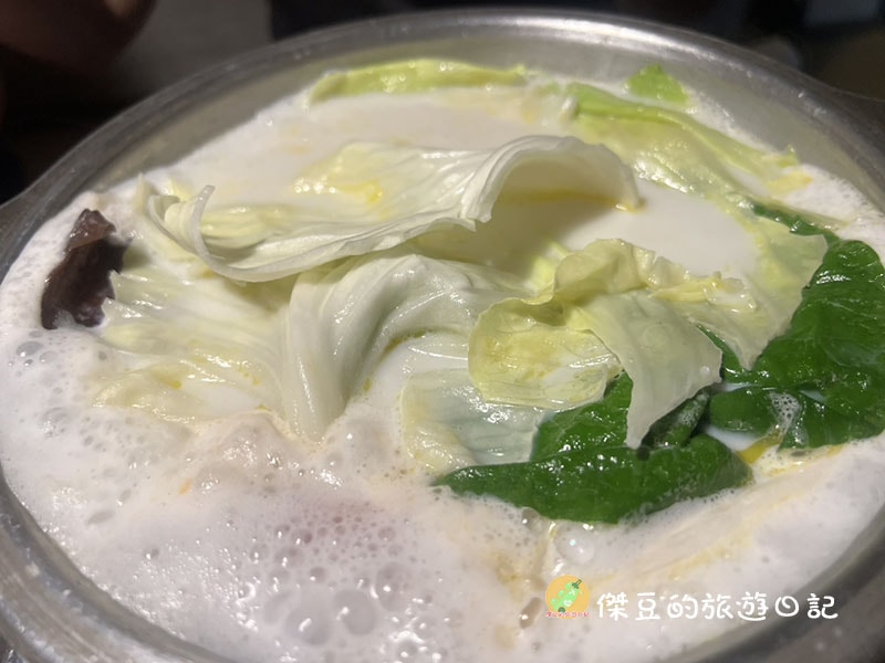 【台南聚餐推薦】悠然居生活茶坊：隱密包廂超好聊！必點泰式椒麻雞與濃郁牛奶鍋，朋友聚會神店│台南北區