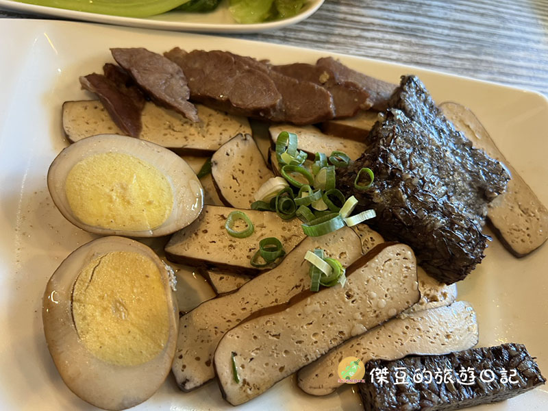 【台南小吃推薦】好吃到回訪!台南北區和偉麵館:榨菜乾麵超唰嘴,帶女友來吃也大讚的平價美味│台南北區 - 第6張圖 台南北區和偉麵館